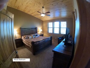 3 soverom, strykejern/-brett, wi-fi og sengetøy