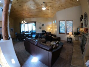 Smart TV, fireplace