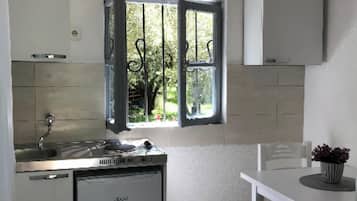 Fridge, dishwasher, coffee/tea maker, cookware/dishes/utensils