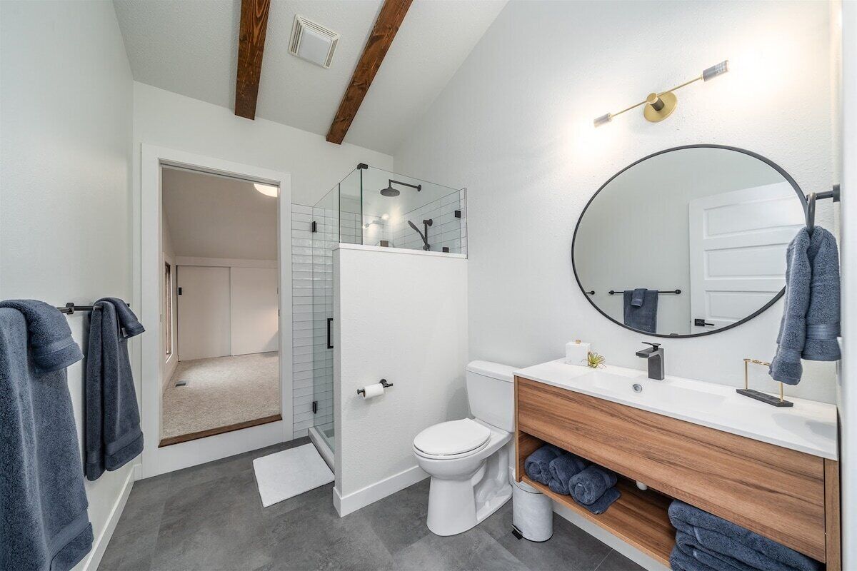 Bathtub, hair dryer, towels