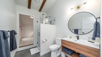 Bathtub, hair dryer, towels
