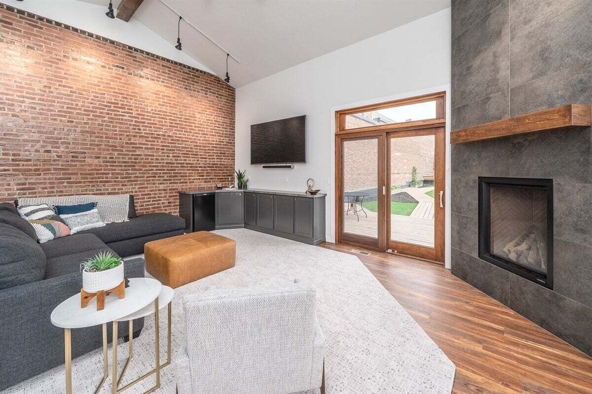 TV, fireplace, stereo
