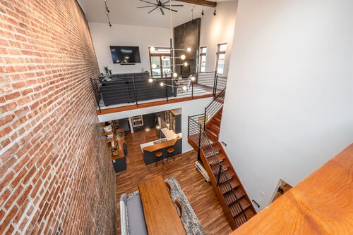 The Loft on Phillips - Downtown Loft