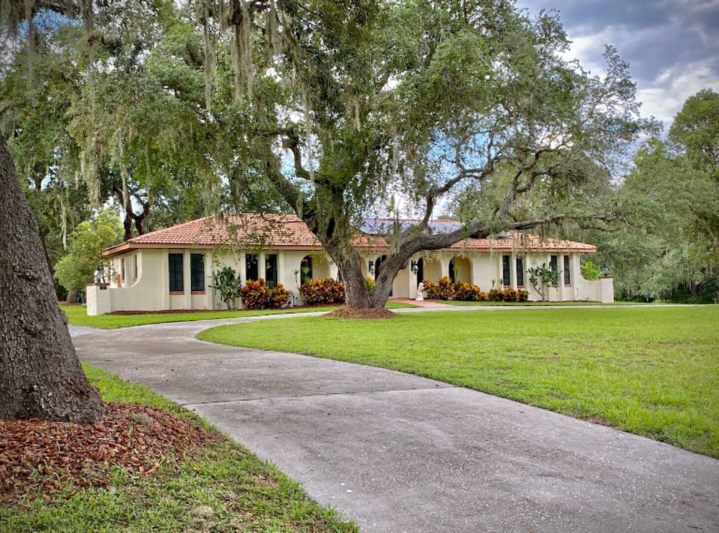 Spacious family friendly pool home