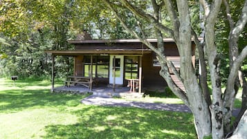 Woodbrook | 2 bedrooms, free WiFi