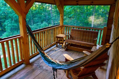 Towhee cabin at Driftless Creek
