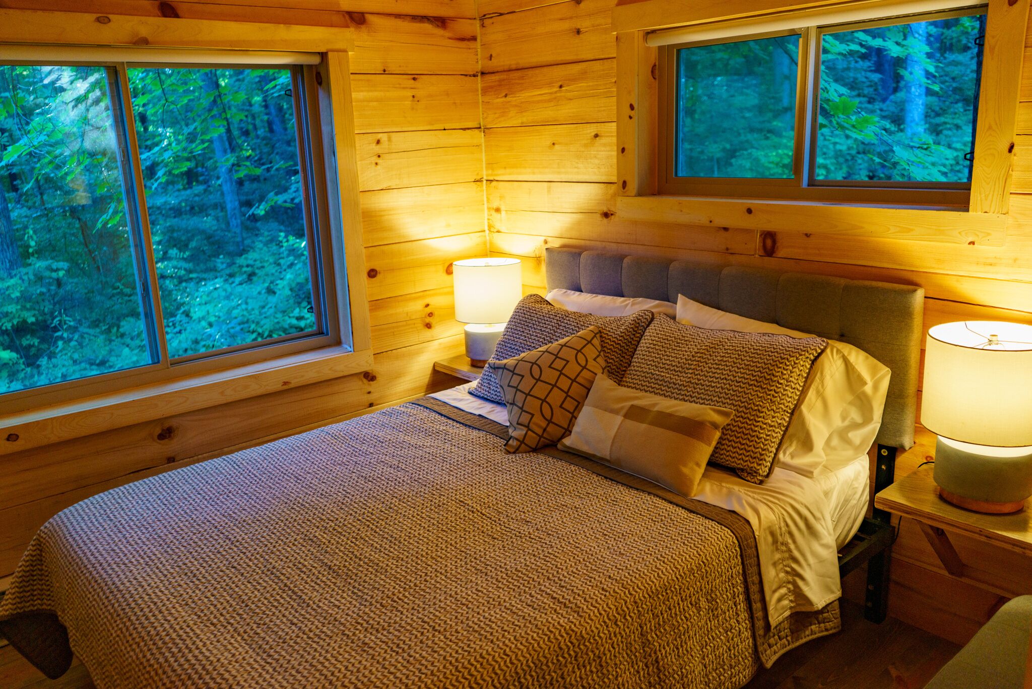 2 室のベッドルーム、WiFi (無料)、ベッドシーツ