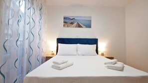 Standard Room | Egyptian cotton sheets, premium bedding, minibar, free cribs/infant beds - Kala Rooms & Suites (Budva)