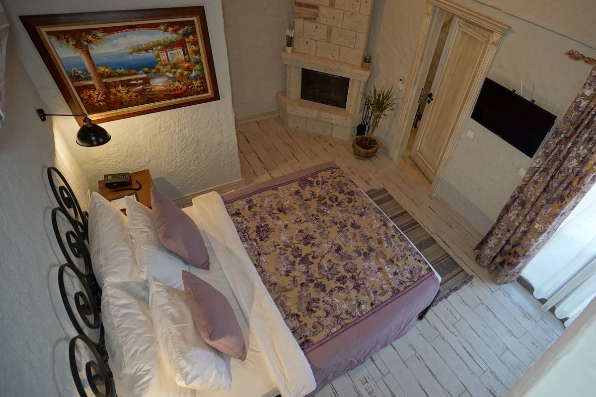 Room, Balcony