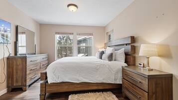 2 bedrooms, desk, iron/ironing board, free WiFi