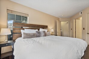 2 bedrooms, desk, iron/ironing board, free WiFi