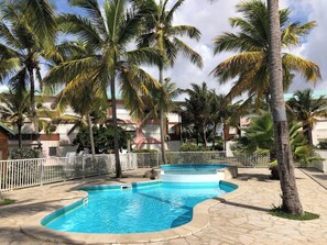 Outdoor pool - Charming seaside apartment (Saint-François)