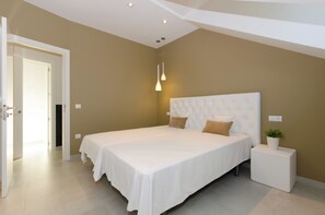 Iron/ironing board, internet, bed sheets