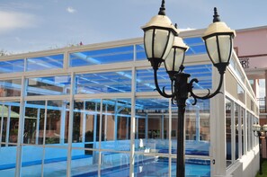 Indendørs pool