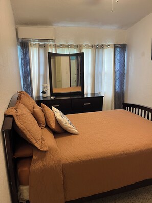 4 habitaciones, tabla de planchar con plancha y wifi gratis 