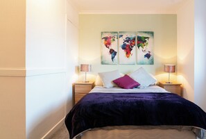 Standard Double Room | Desk, iron/ironing board, free WiFi, bed sheets - Dunedin House (Huntly)