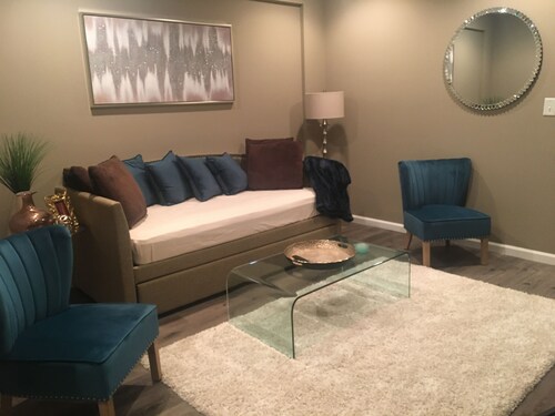 Private Luxury Apartment with FREE Parking