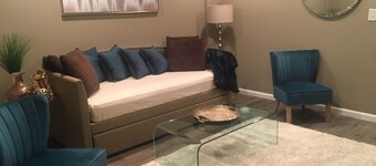 Private Luxury Apartment with FREE Parking