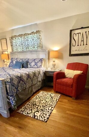 1 slaapkamer, een strijkplank/strijkijzer, beddengoed