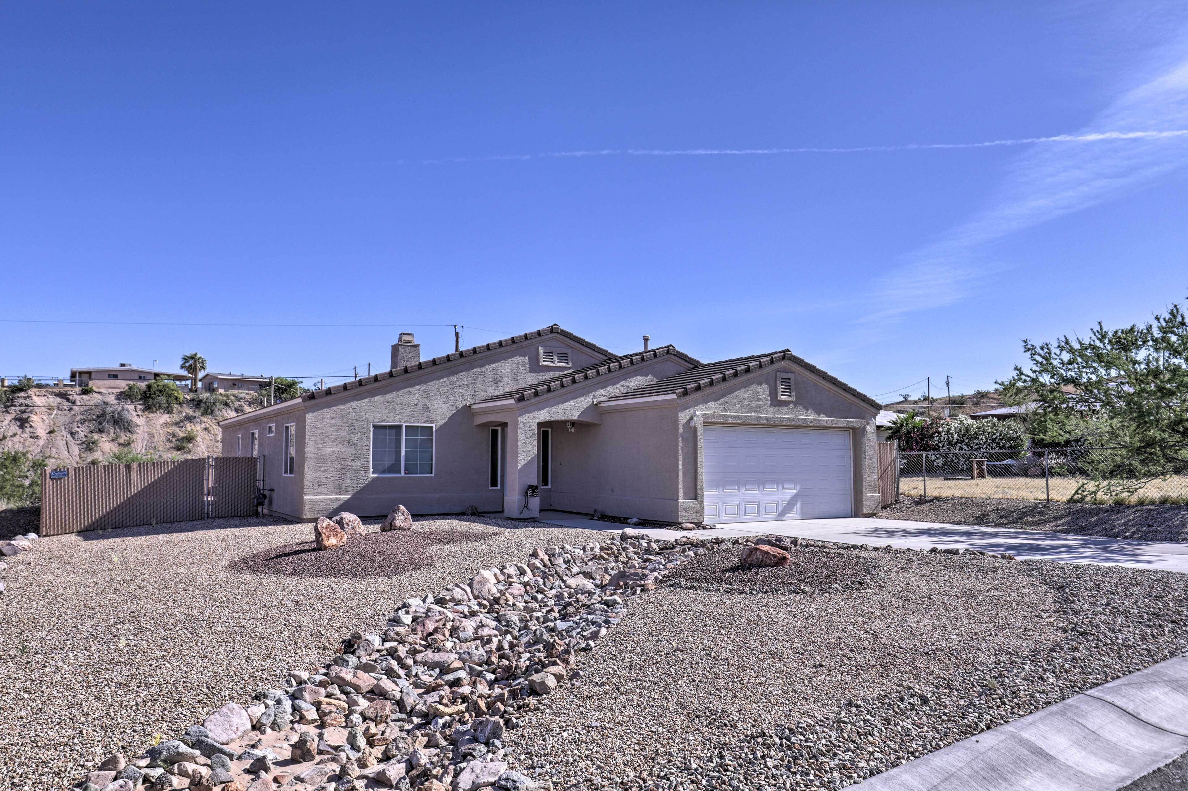 Inviting Retreat w/ Patio < 1 Mi to Colorado River
