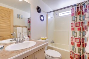 Kostenlose Toilettenartikel, Haartrockner, Handtücher