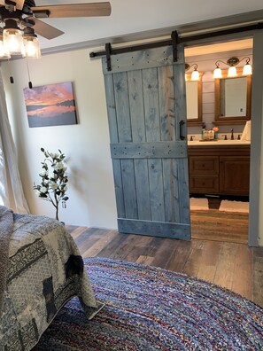 3 Schlafzimmer, Zimmersafe, Schreibtisch, Bügeleisen/Bügelbrett