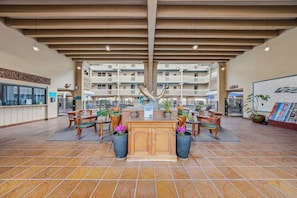 Lobby - Lovely condo w/free WiFi/shared pool & hot tub - near beaches/shopping/dining (Kailua-Kona)