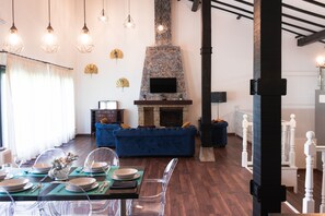 Dining - Luxury Villa Higer (PV)
