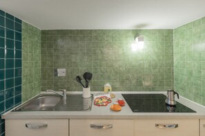 Fridge, stovetop, coffee/tea maker, toaster