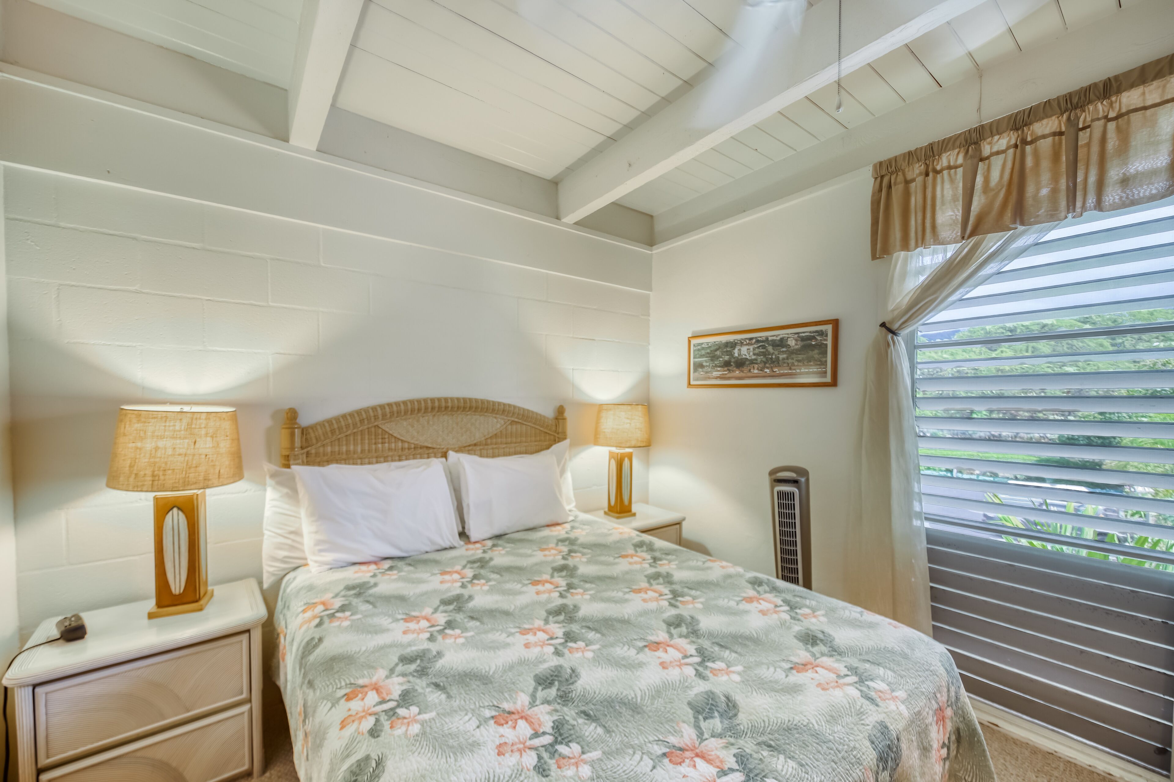 1 bedroom, iron/ironing board, free internet, bed sheets