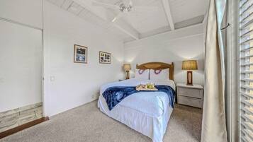1 bedroom, iron/ironing board, free internet, bed sheets