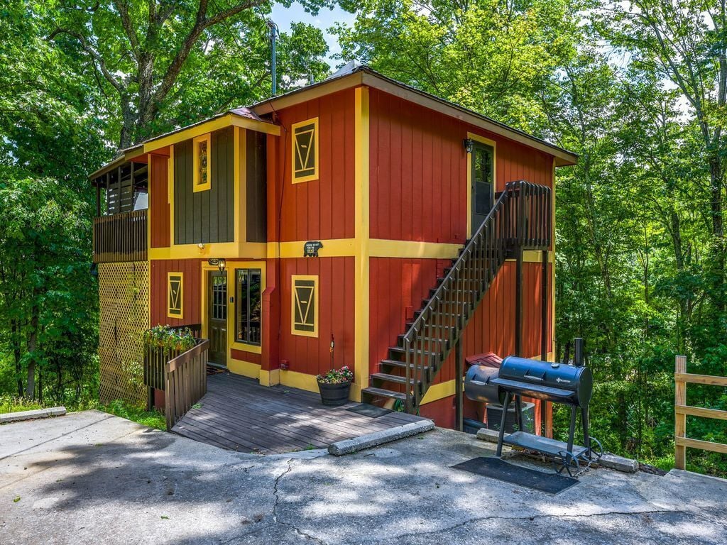 "The Bavarian Haus" -Prime Mtn. Locale- Adorable Cottage/Views/ Hot Tub