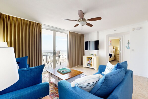 2 bedrooms, iron/ironing board, Internet, bed sheets - Gulf-front home with balcony, ocean views, pool and beach access (Fort Walton Beach)