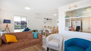 Fernseher, Netflix, Bücher, Streaming-Dienste