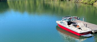 North Keowee Family Lake House on Private Cove With Dock / 5 MIN FROM JOCASSEE
