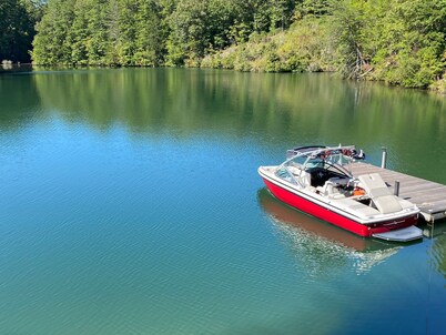 North Keowee Family Lake House on Private Cove With Dock / 5 MIN FROM JOCASSEE