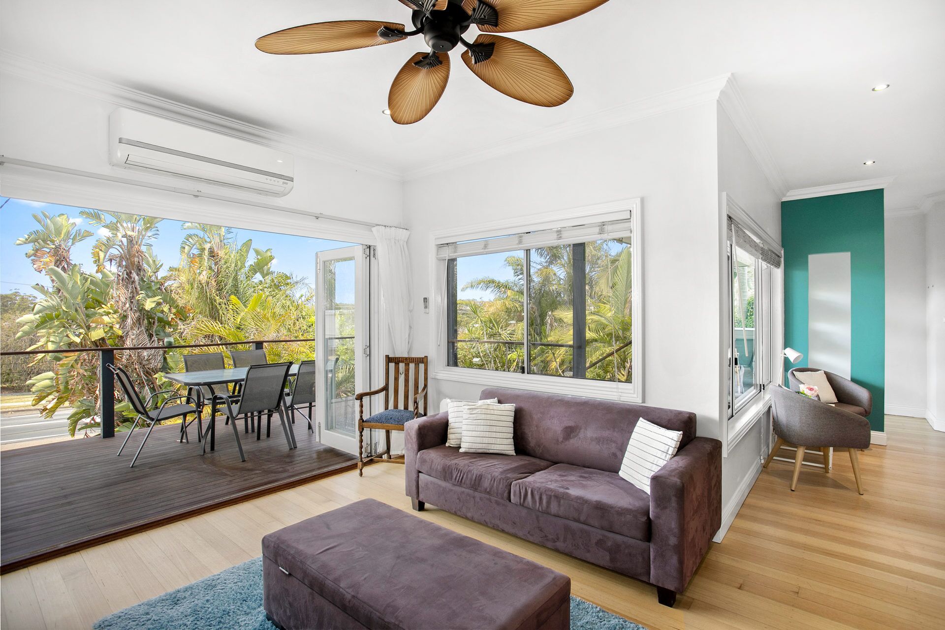 TV connectée, cheminée, jeux vidéo, lecteur de DVD