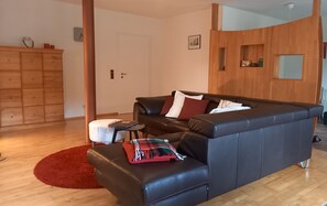 Unclassified image, 5 of 33, button