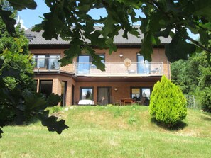 Unclassified image, 4 of 33, button