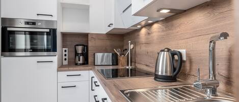 Réfrigérateur, four, lave-vaisselle, cafetiÚre/bouilloire