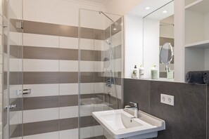 Hårtørrer, håndklæder