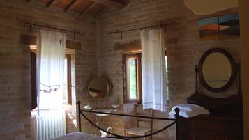 9 camere, ferro/asse da stiro, Wi-Fi gratuito, lenzuola