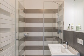 Hårføner og håndklær