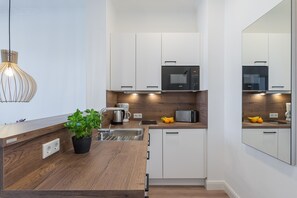 Fridge, microwave, dishwasher, coffee/tea maker