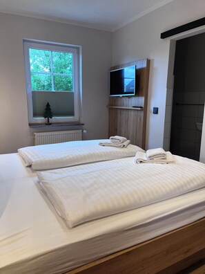 2 Schlafzimmer, Zimmersafe, Bügeleisen/Bügelbrett, Reisekinderbett