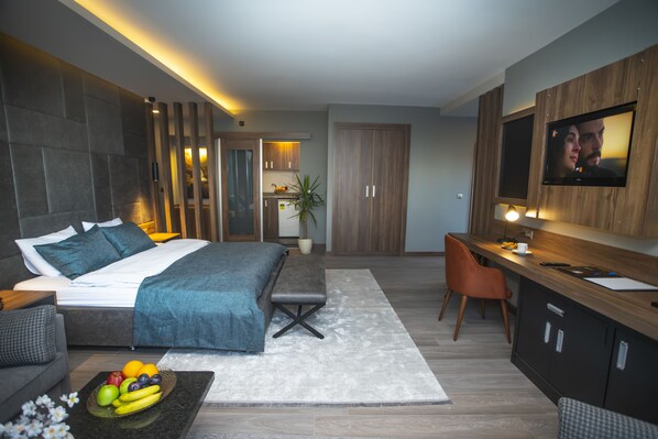 A modern bedroom with a bed, bedside table, and a fruit bowl. - Nova Suite Residence (Trabzon)