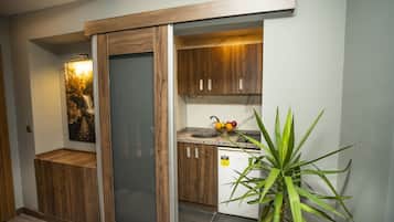 Estudi en suite Deluxe, cuina bàsica | Cuina privada | Bullidora elèctrica