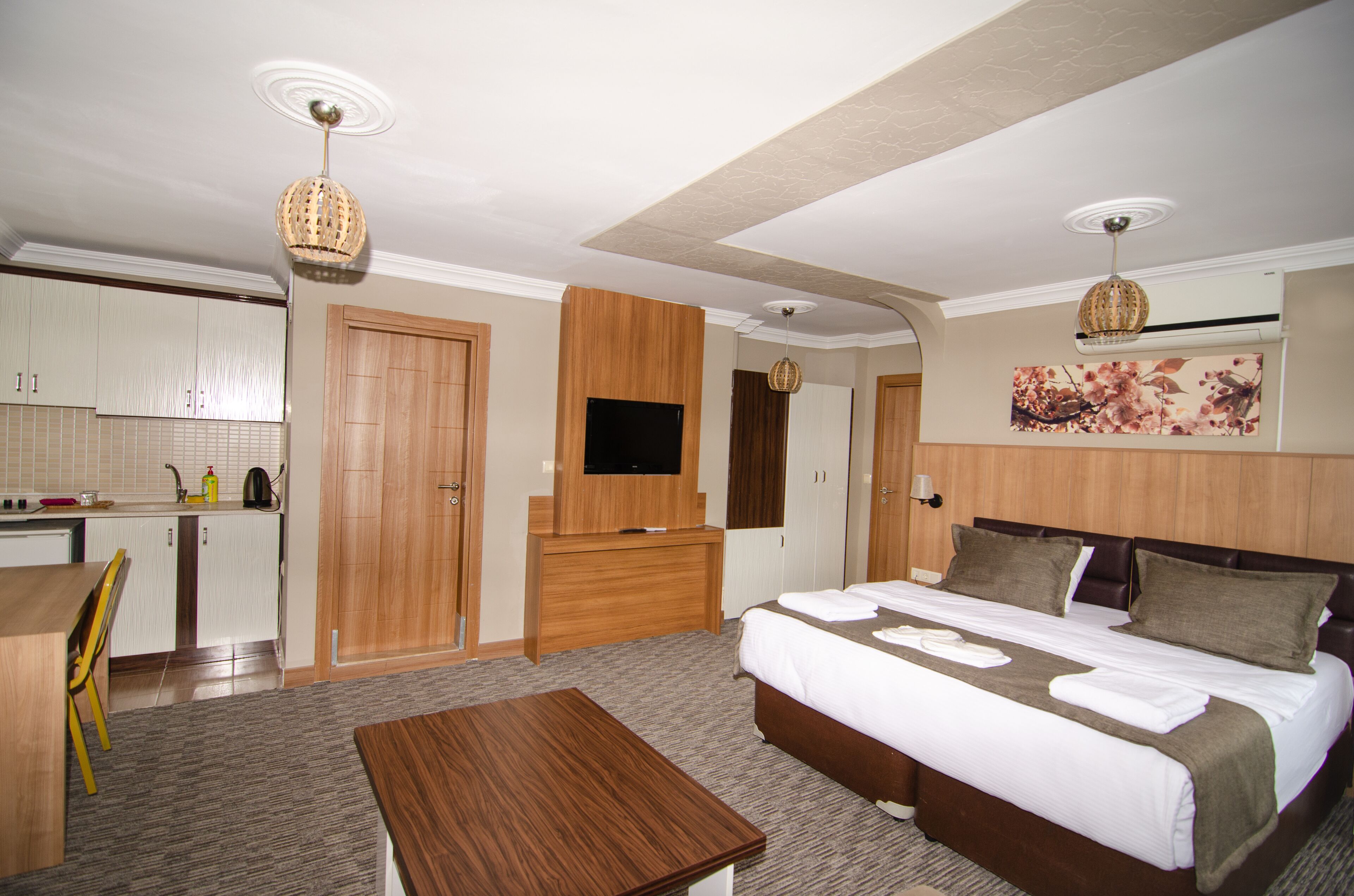 comfort double room | 2 bedrooms, individually decorated, individually furnished, desk