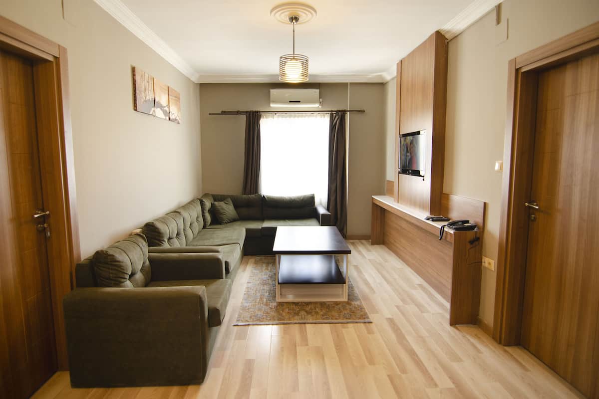 Familie suite, 2 slaapkamers, veranda | 2 slaapkamers, individueel gedecoreerd, individueel gemeubileerd