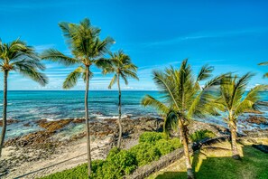 Beach nearby - Beach condo with shared pool & hot tub/private lanai - near beaches/restaurants (Kailua-Kona)